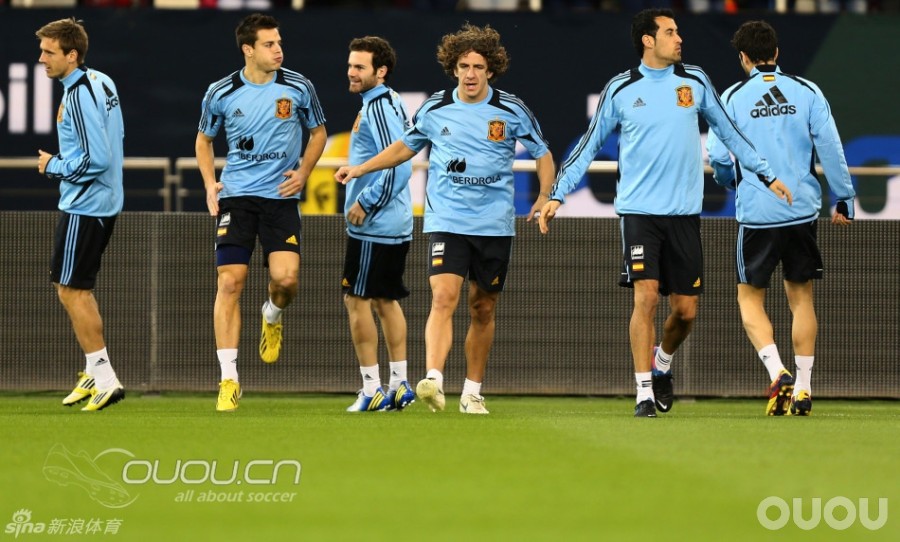 大家猜下马塔在正式比赛前会不会穿这个,换鞋罗!