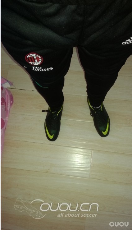 12-13赛季AC米兰球员版收腿裤训练套头衫 简易评测