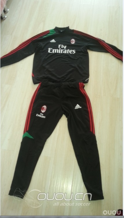 12-13赛季AC米兰球员版收腿裤训练套头衫 简易评测