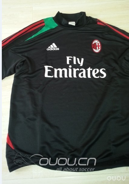 12-13赛季AC米兰球员版收腿裤训练套头衫 简易评测