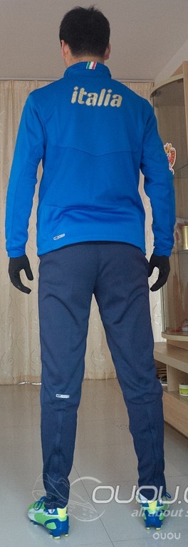 Puma 08欧锦赛意大利训练收腿套装和Adidas AC米兰12-13训练收腿套装。还有米兰夏季训练、里昂Techfit