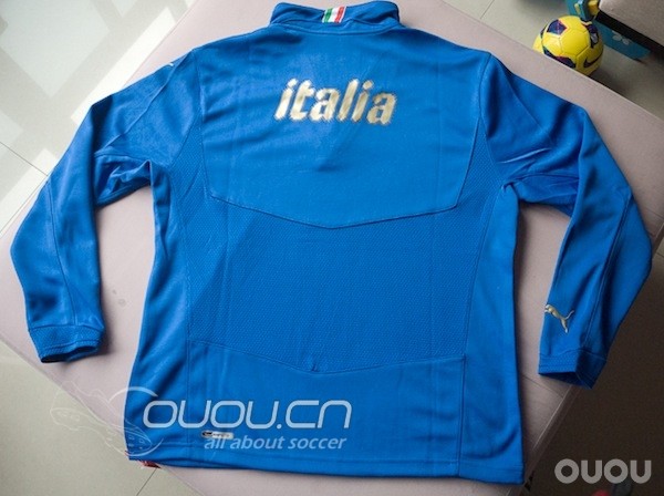 Puma 08欧锦赛意大利训练收腿套装和Adidas AC米兰12-13训练收腿套装。还有米兰夏季训练、里昂Techfit