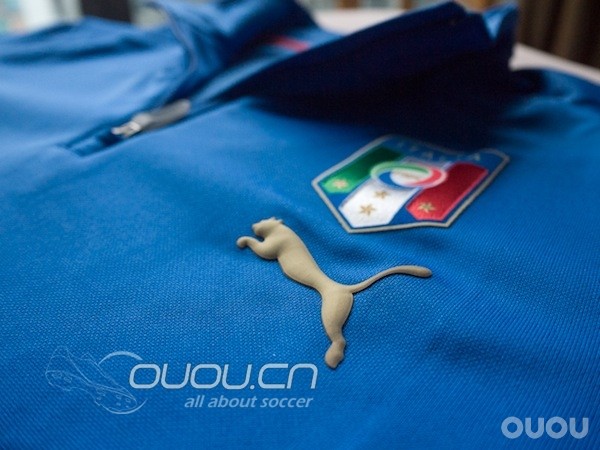 Puma 08欧锦赛意大利训练收腿套装和Adidas AC米兰12-13训练收腿套装。还有米兰夏季训练、里昂Techfit