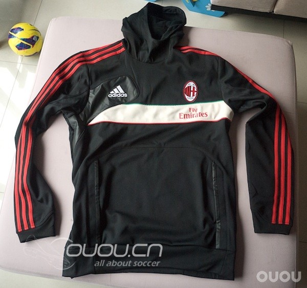 Puma 08欧锦赛意大利训练收腿套装和Adidas AC米兰12-13训练收腿套装。还有米兰夏季训练、里昂Techfit