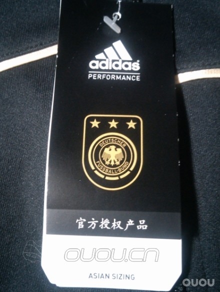 看看刚T宝收的件德国队连帽夹克正不正