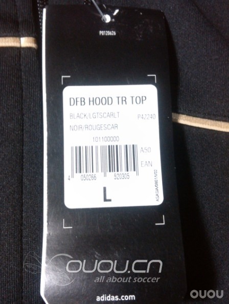 看看刚T宝收的件德国队连帽夹克正不正