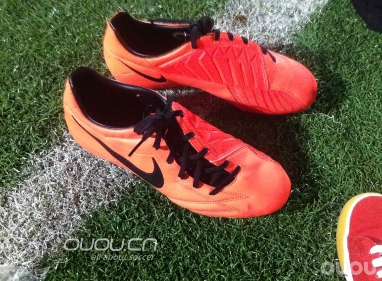 T90最后最后一个配色了。。PS:取代T90的毒液真TM丑。