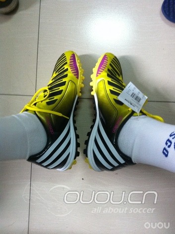 近期很火的猎鹰12Predator Absolion LZ次顶级TF