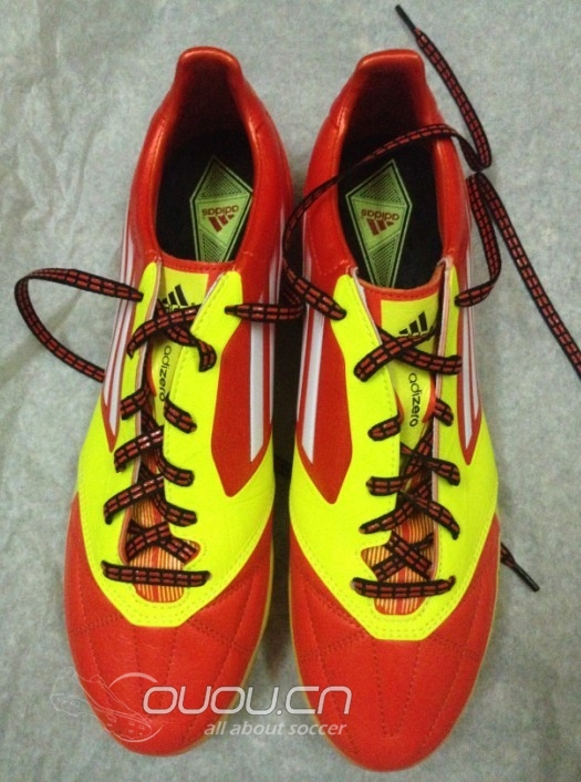 入了第一双adidas的鞋,F50!