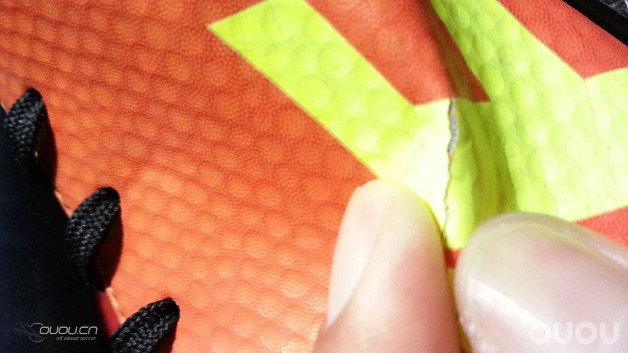 顶级刺客9ag 仔细观察了下确实确实开裂。。。。。。。