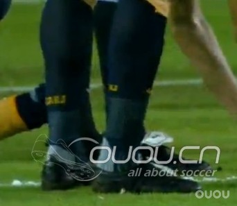 大家能看看这款球鞋是???