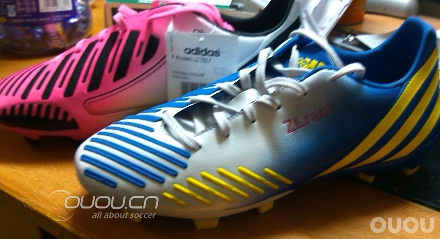 你敢想象吗?猎鹰12骚粉海军蓝鸳鸯鞋,~~骚到家!