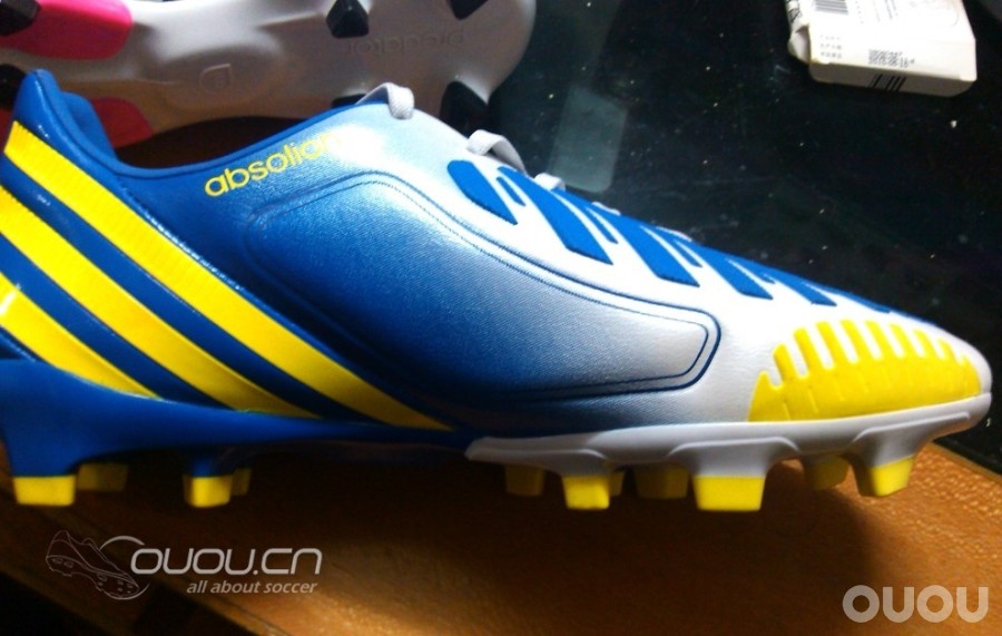 你敢想象吗?猎鹰12骚粉海军蓝鸳鸯鞋,~~骚到家!