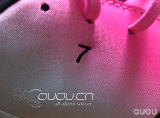 你敢想象吗?猎鹰12骚粉海军蓝鸳鸯鞋,~~骚到家!