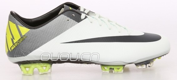 Vapor Superfly 3 FG 打折现在卖900,算白菜吗?