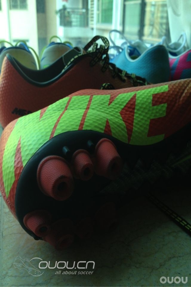 最近收的鞋,个人感觉都不错,文笔不好见谅,真是老天眷顾我生了一双黄金码数的脚,最近因为骨裂