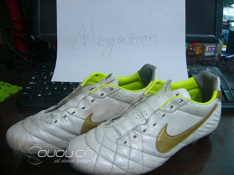 为传奇4HG做保养,第一次使用Centralin鞋油。