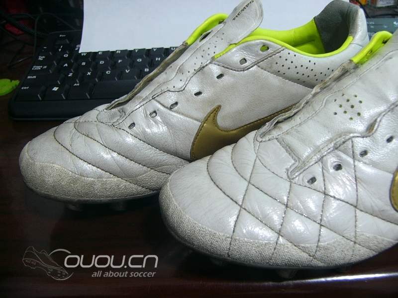 为传奇4HG做保养,第一次使用Centralin鞋油。