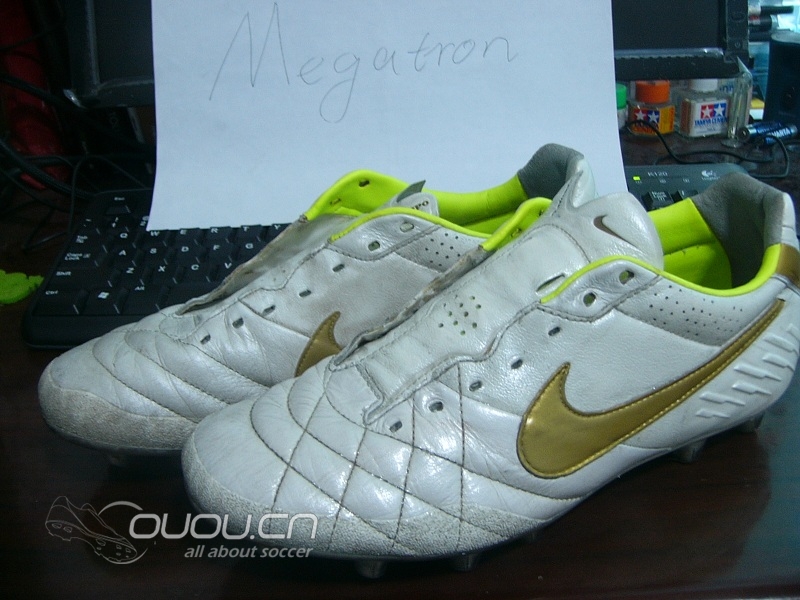 为传奇4HG做保养,第一次使用Centralin鞋油。