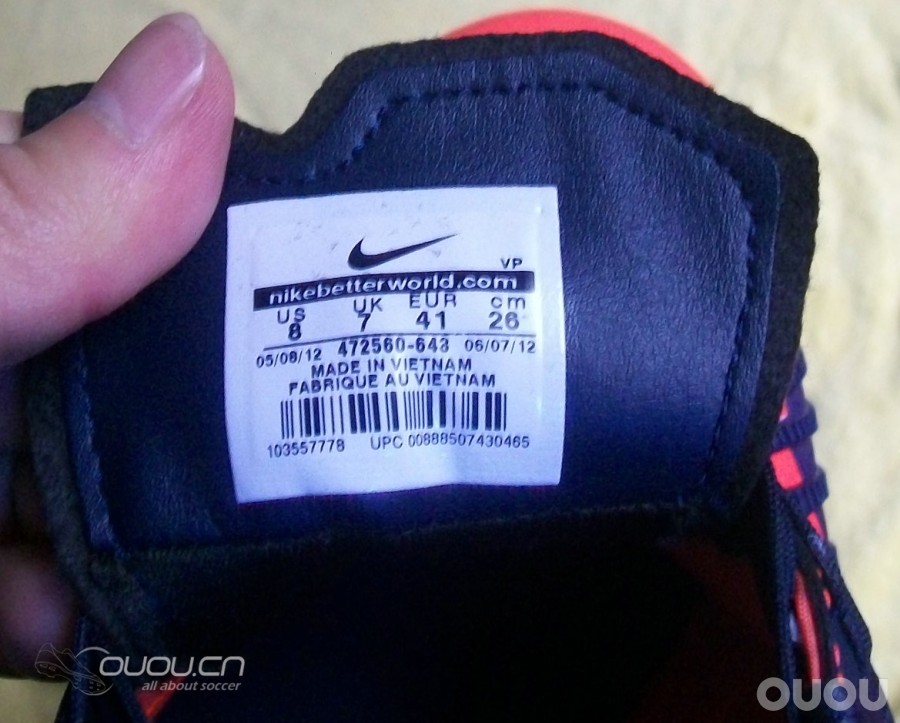 才入一双NIKE T90 足球鞋,求辨别真伪!谢谢!