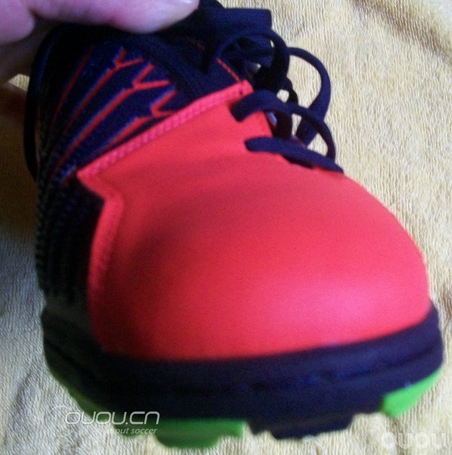 才入一双NIKE T90 足球鞋,求辨别真伪!谢谢!