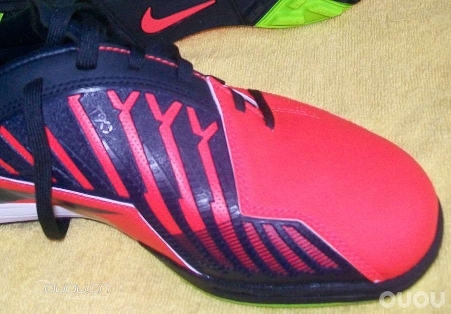 才入一双NIKE T90 足球鞋,求辨别真伪!谢谢!