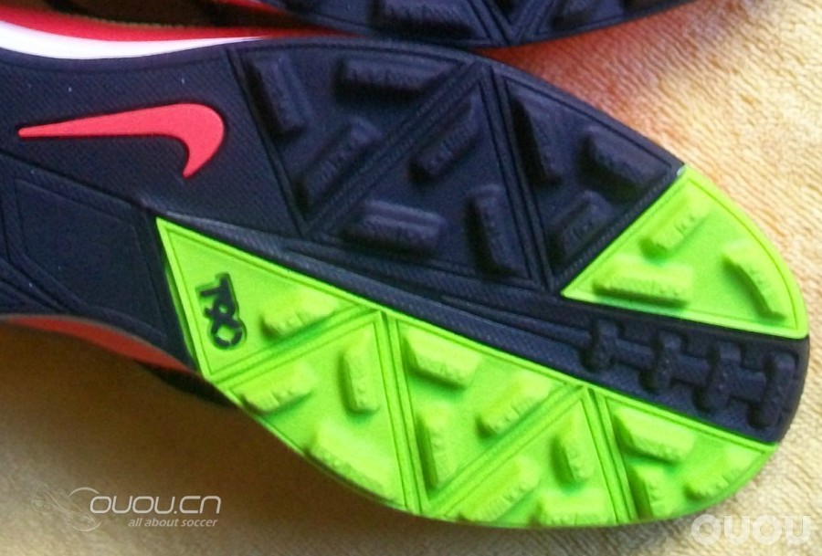 才入一双NIKE T90 足球鞋,求辨别真伪!谢谢!