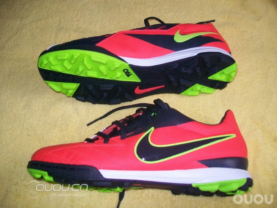 才入一双NIKE T90 足球鞋,求辨别真伪!谢谢!