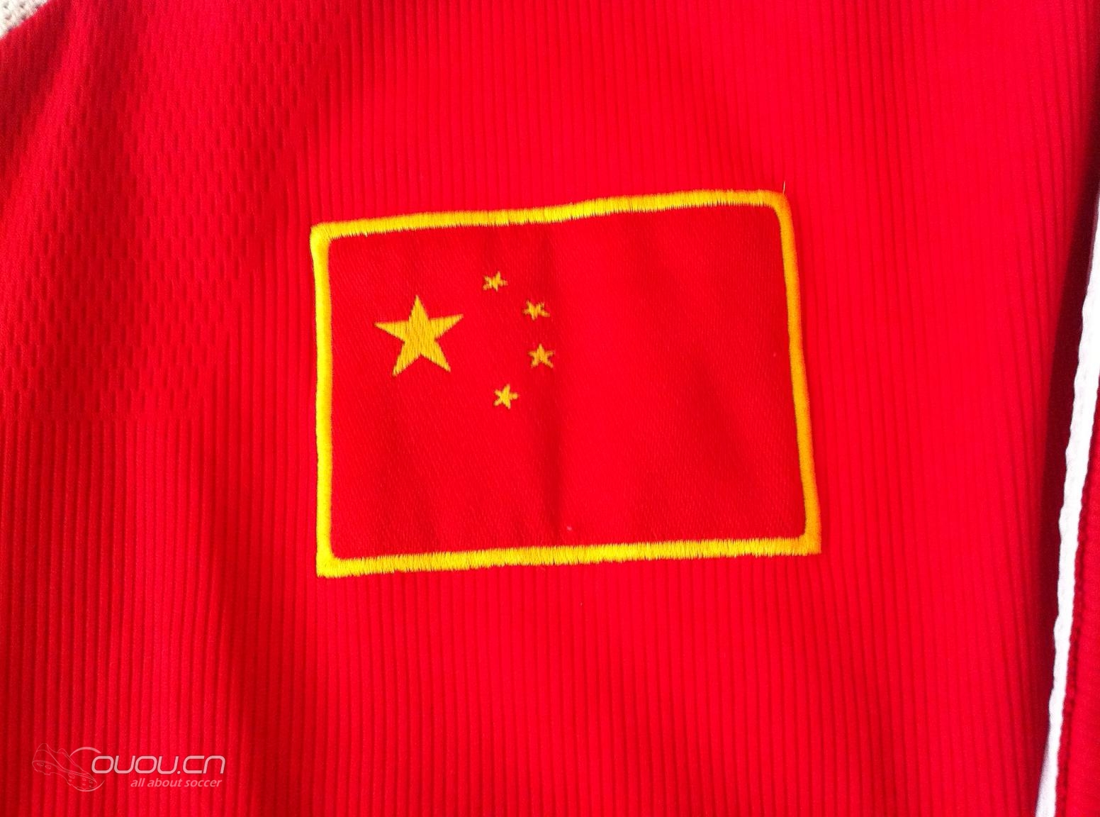 跪求大侠指点迷津,早些年一哥们给的球衣