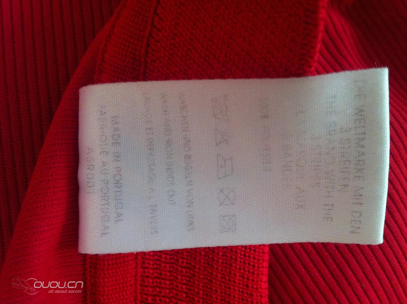 跪求大侠指点迷津,早些年一哥们给的球衣