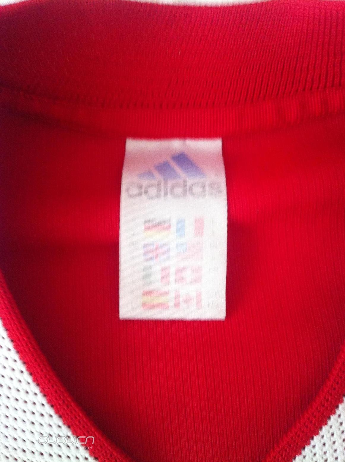 跪求大侠指点迷津,早些年一哥们给的球衣