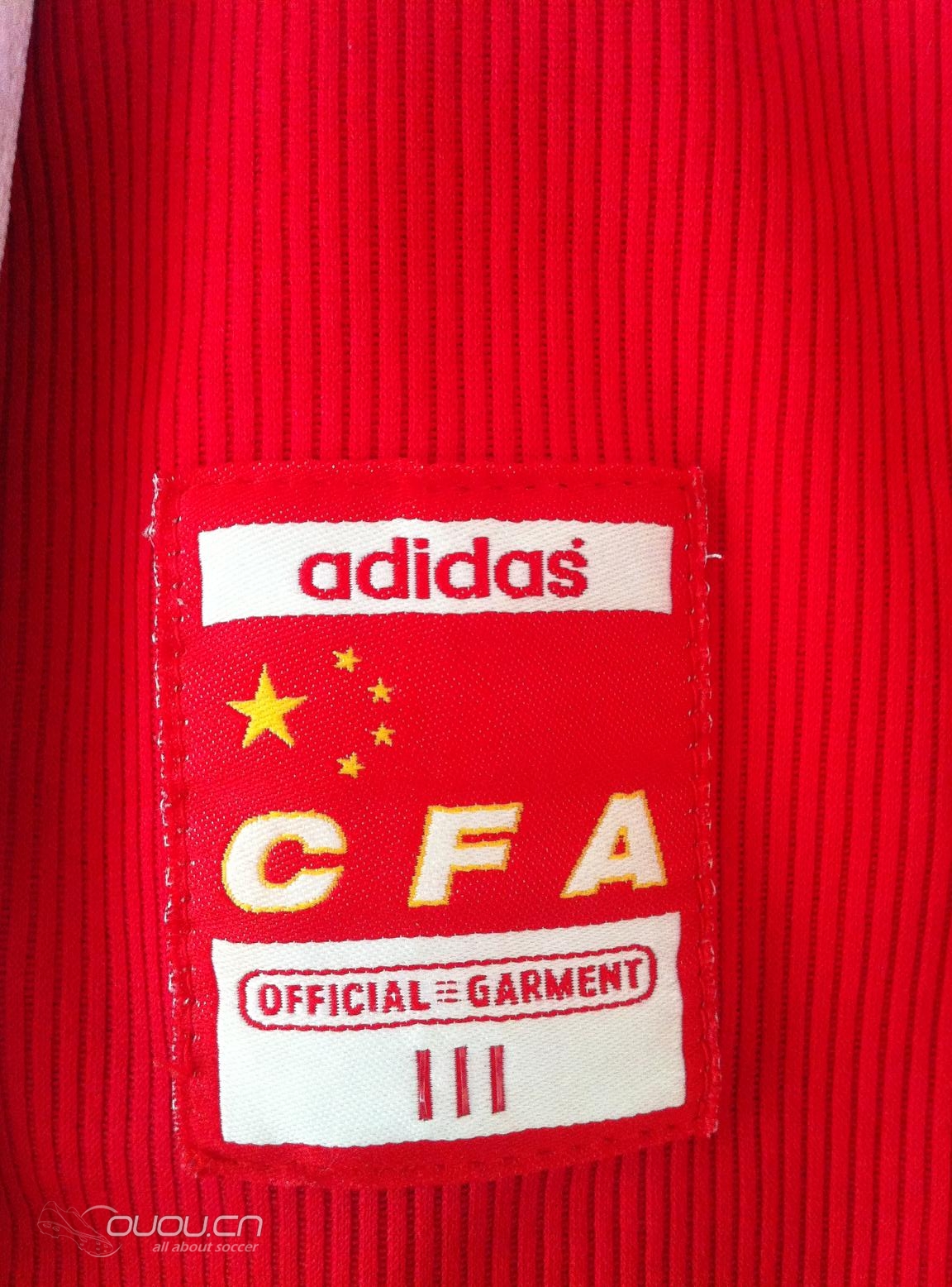 跪求大侠指点迷津,早些年一哥们给的球衣