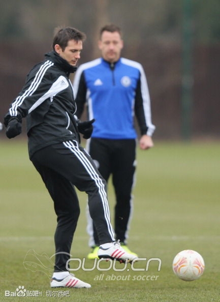 特里换鞋了么还是肿么回事啊?