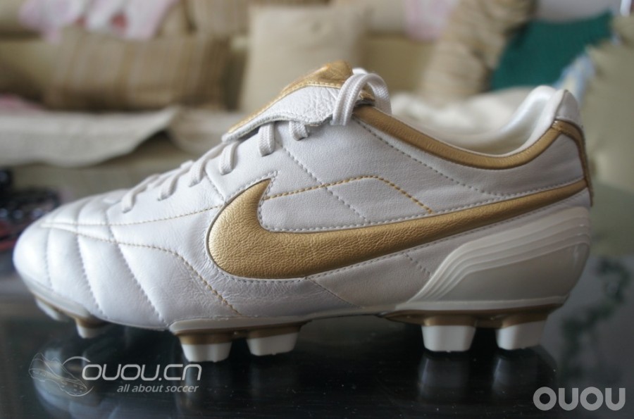 白金NIKE AIR LEGEND HG—–向小罗致敬!