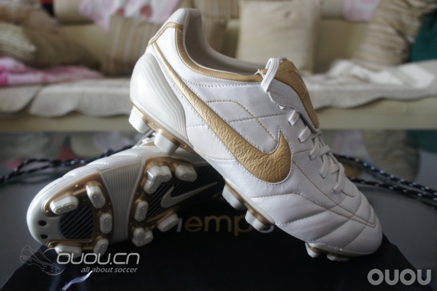 白金NIKE AIR LEGEND HG—–向小罗致敬!