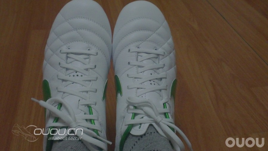 新入一双中端传奇4白绿