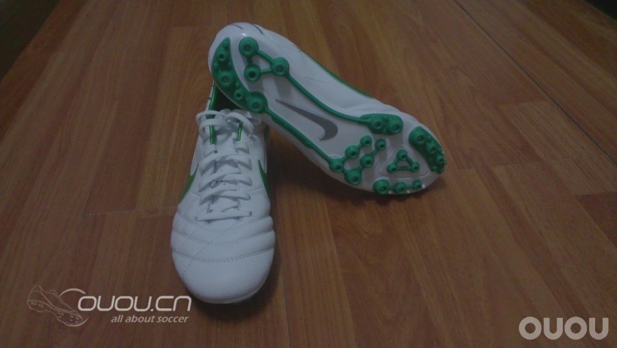 新入一双中端传奇4白绿