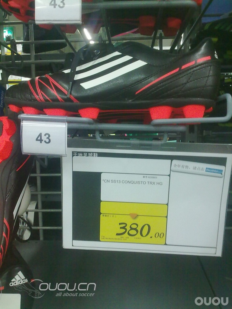 在迪卡侬看到的球鞋,偶不认识,求认识的达人出现!!