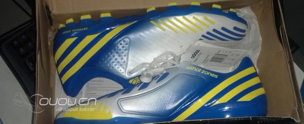 苦等一个月终于到手了,不知道是不是首发,蓝白黄配色顶级猎12AG