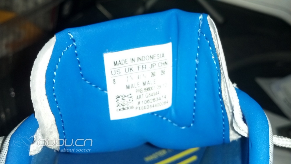 苦等一个月终于到手了,不知道是不是首发,蓝白黄配色顶级猎12AG