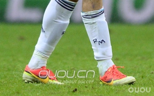 欧冠1/4 C罗鞋子配色