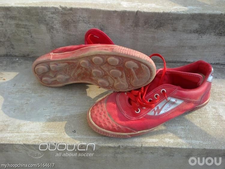 帆布足球鞋哪种踢球比较舒服呢?