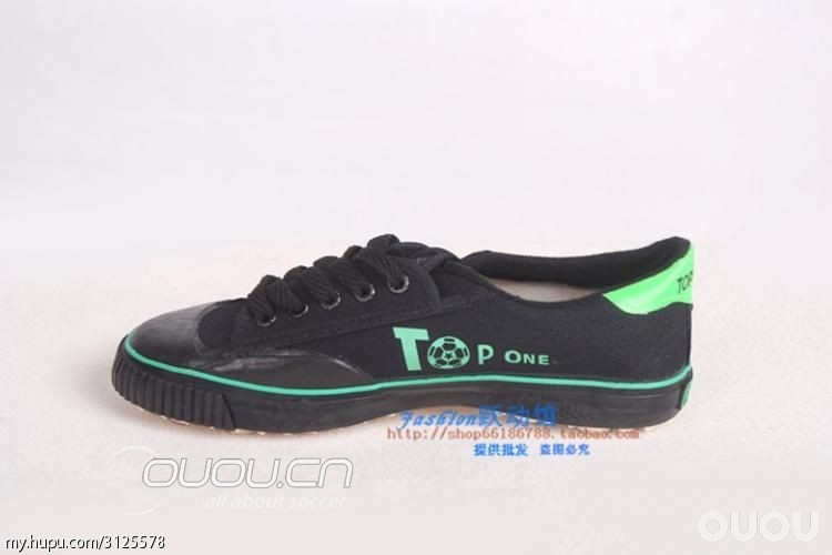 帆布足球鞋哪种踢球比较舒服呢?