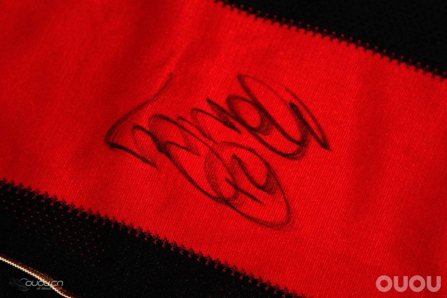 (重新编辑,上合影了)晒晒我的收藏,11年北京意大利超级杯,米兰众球员签名球衣