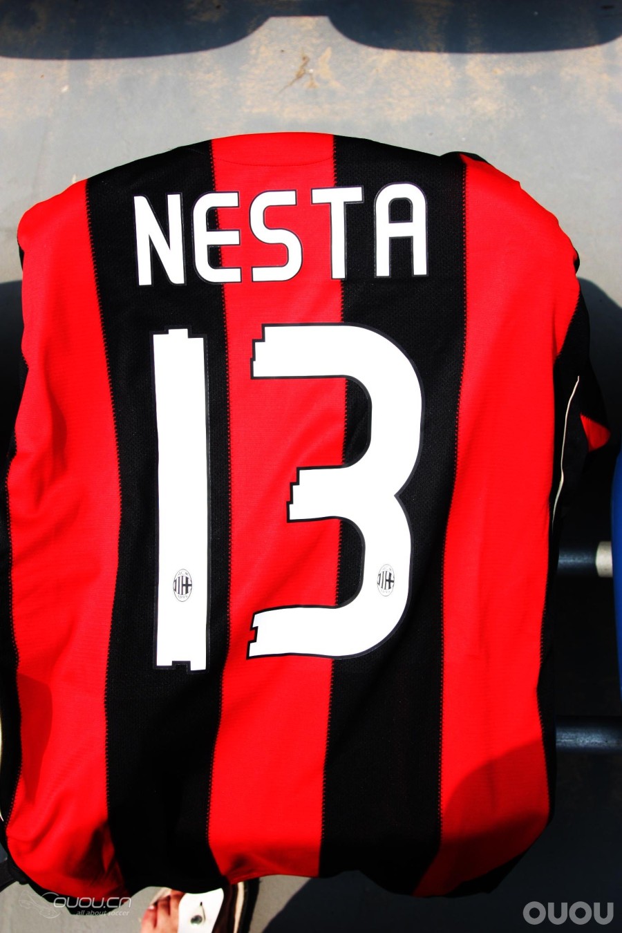 (重新编辑,上合影了)晒晒我的收藏,11年北京意大利超级杯,米兰众球员签名球衣