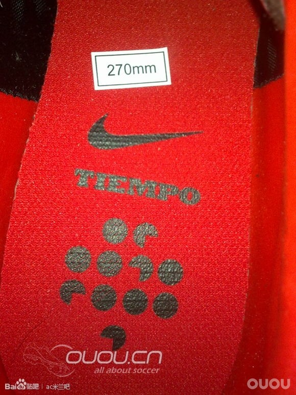 我的传奇4中端踢了一次球成了这样正常吗(脚感还是很好的)