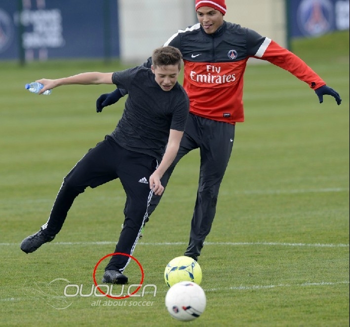 小贝的大儿子上脚新猎鹰LZ测试鞋···