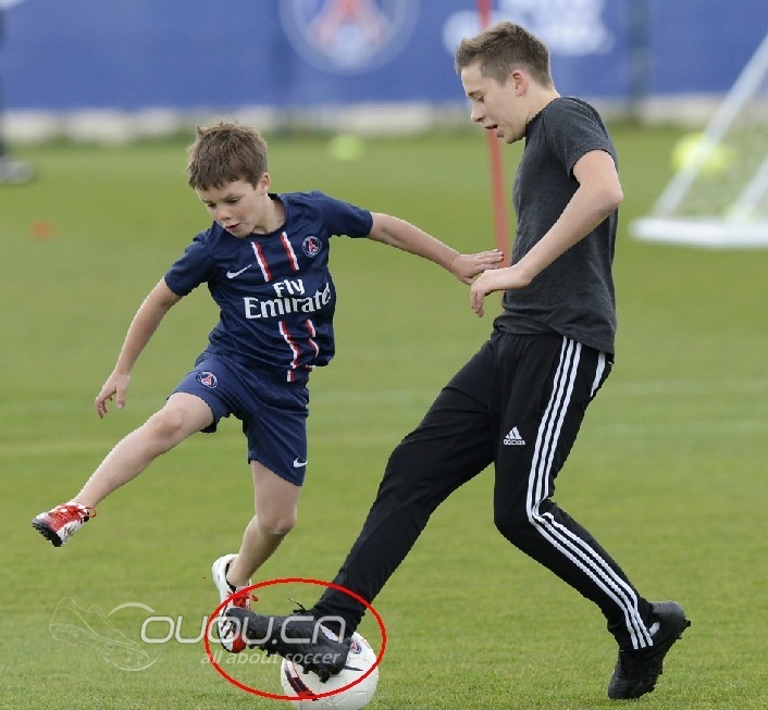 小贝的大儿子上脚新猎鹰LZ测试鞋···