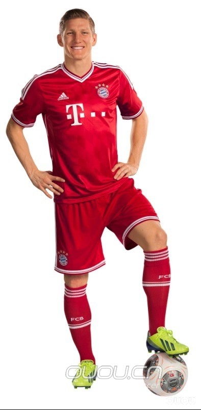 小猪脚上又穿了新配色的F50?!