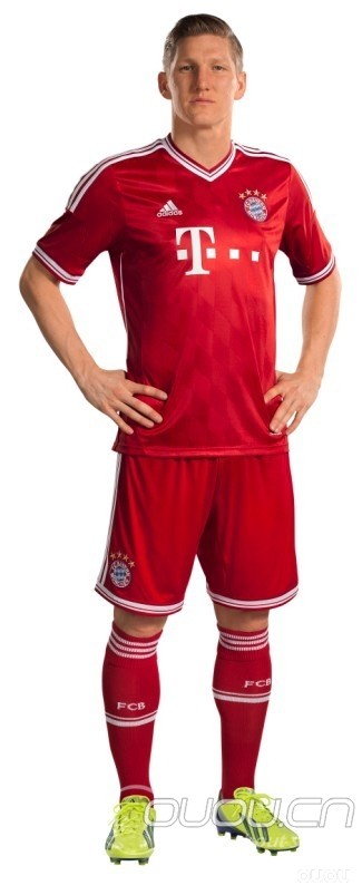 小猪脚上又穿了新配色的F50?!